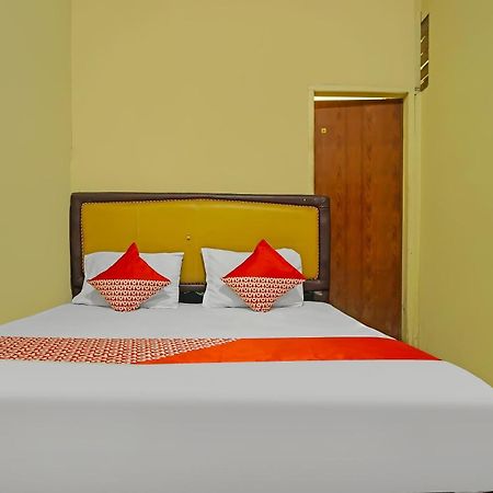 Oyo 92577 Hotel Sidikalang Near Kejaksaan Negeri Dairi Dış mekan fotoğraf
