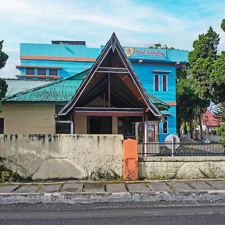 Oyo 92577 Hotel Sidikalang Near Kejaksaan Negeri Dairi Dış mekan fotoğraf