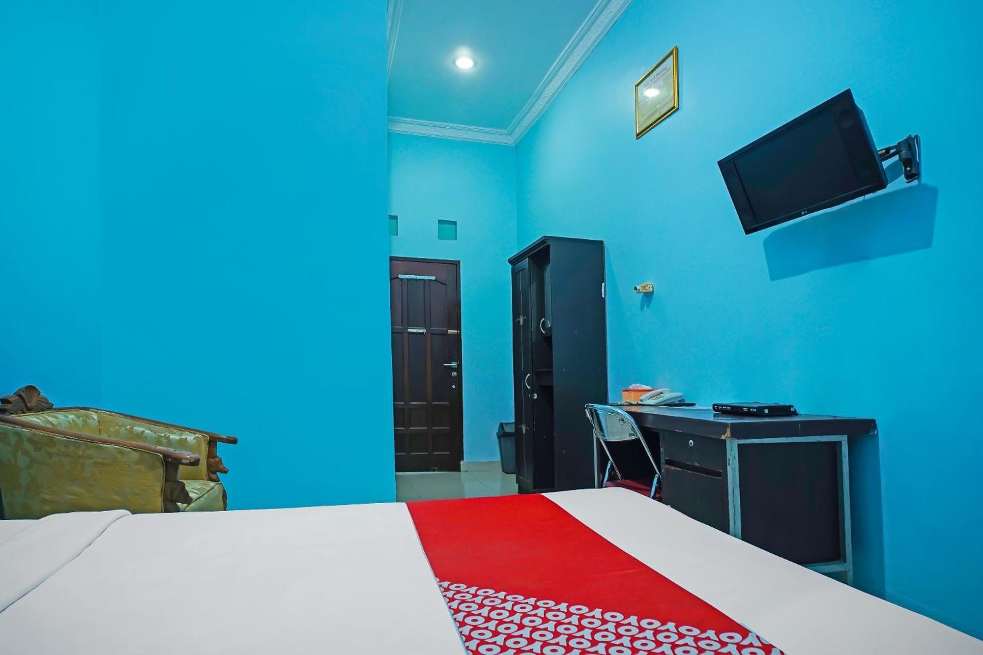Oyo 92577 Hotel Sidikalang Near Kejaksaan Negeri Dairi Dış mekan fotoğraf