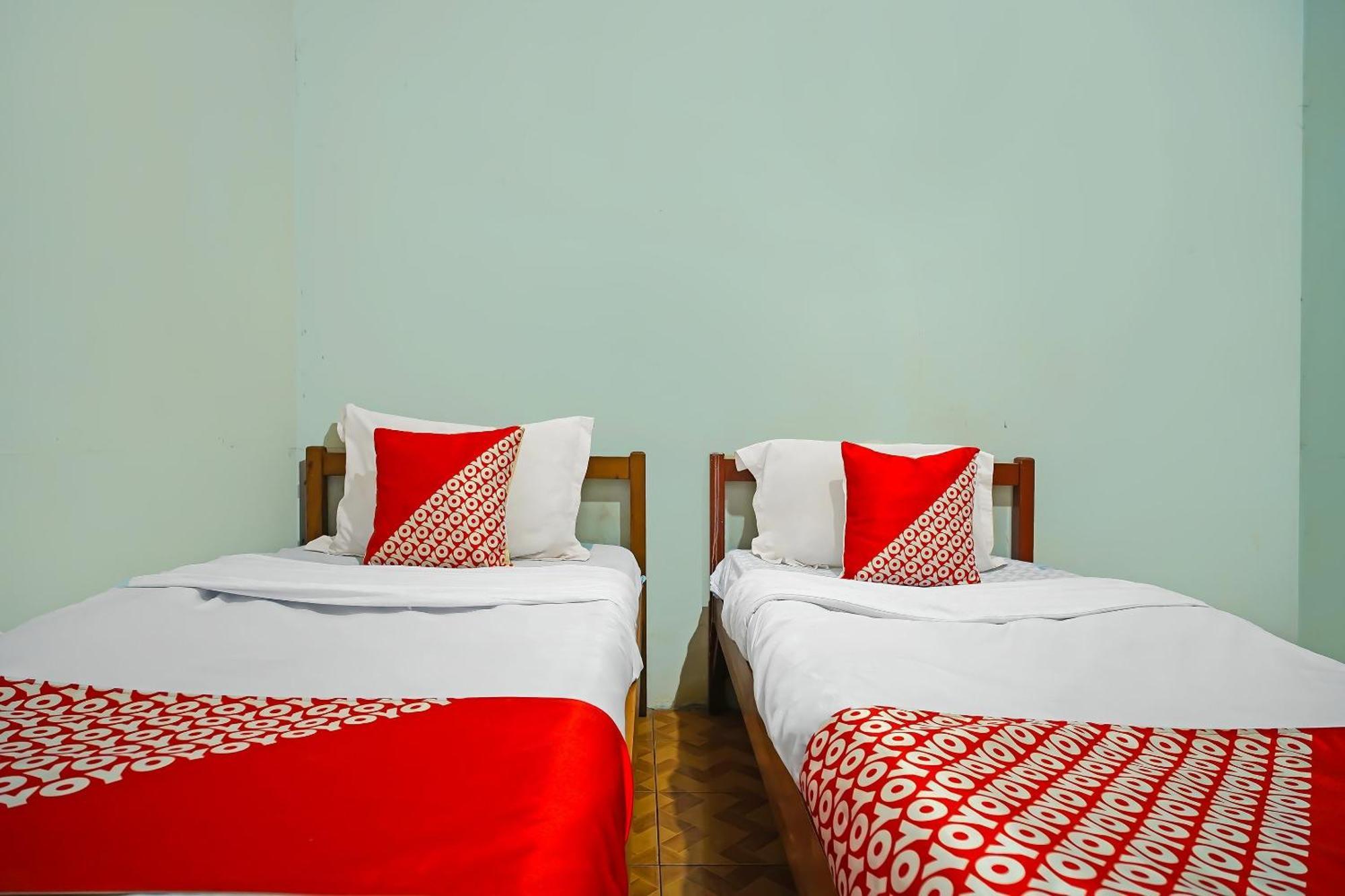 Oyo 92577 Hotel Sidikalang Near Kejaksaan Negeri Dairi Dış mekan fotoğraf