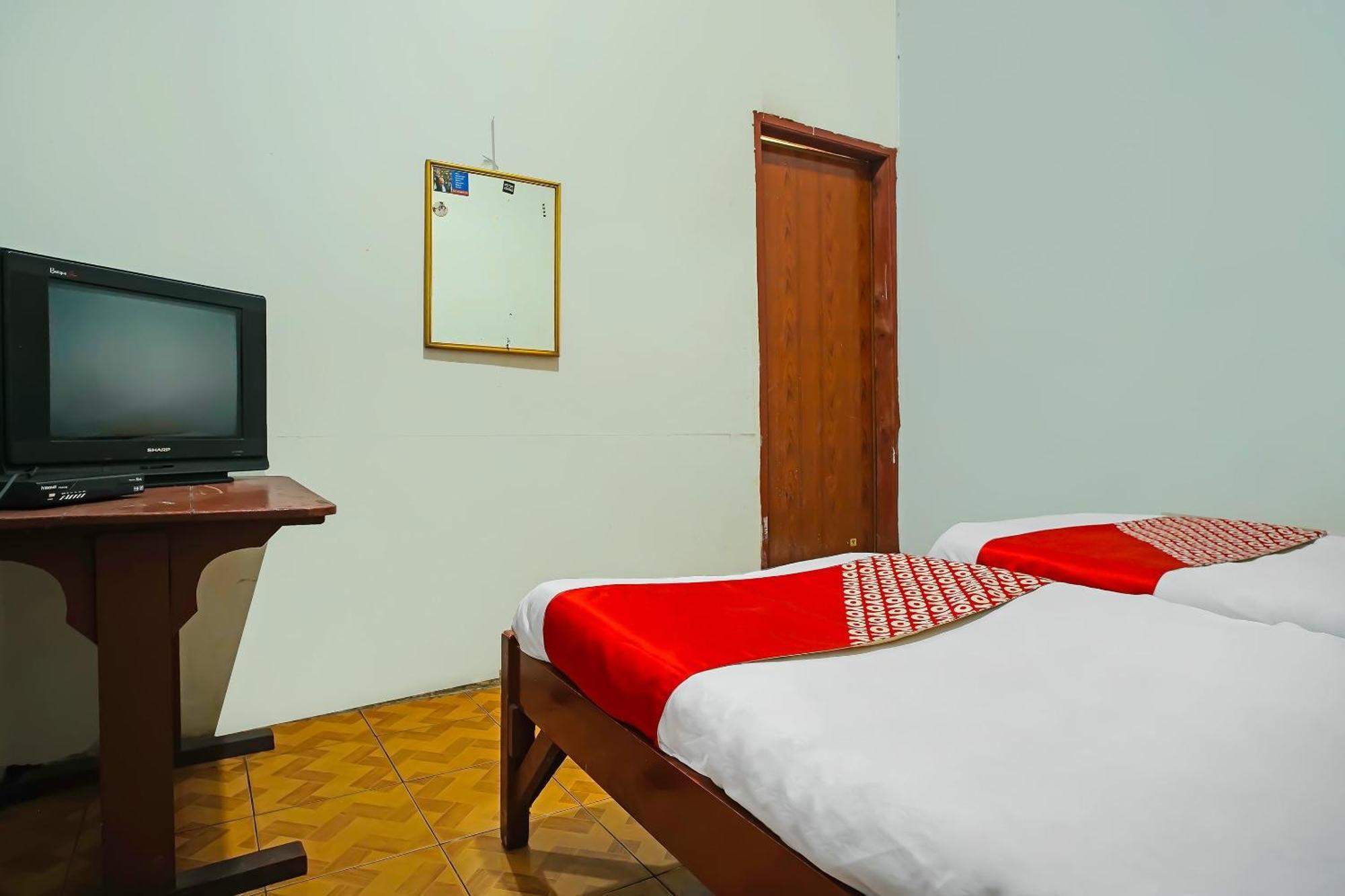 Oyo 92577 Hotel Sidikalang Near Kejaksaan Negeri Dairi Dış mekan fotoğraf