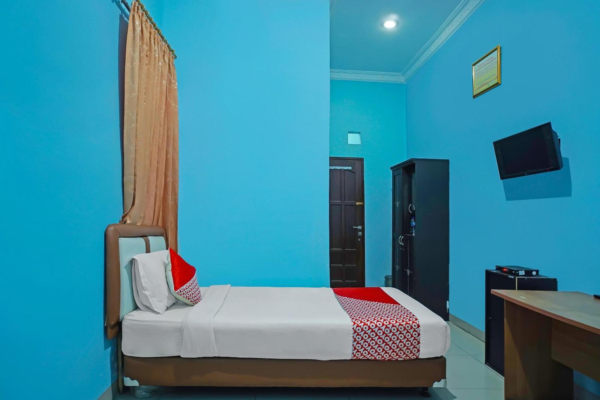 Oyo 92577 Hotel Sidikalang Near Kejaksaan Negeri Dairi Dış mekan fotoğraf