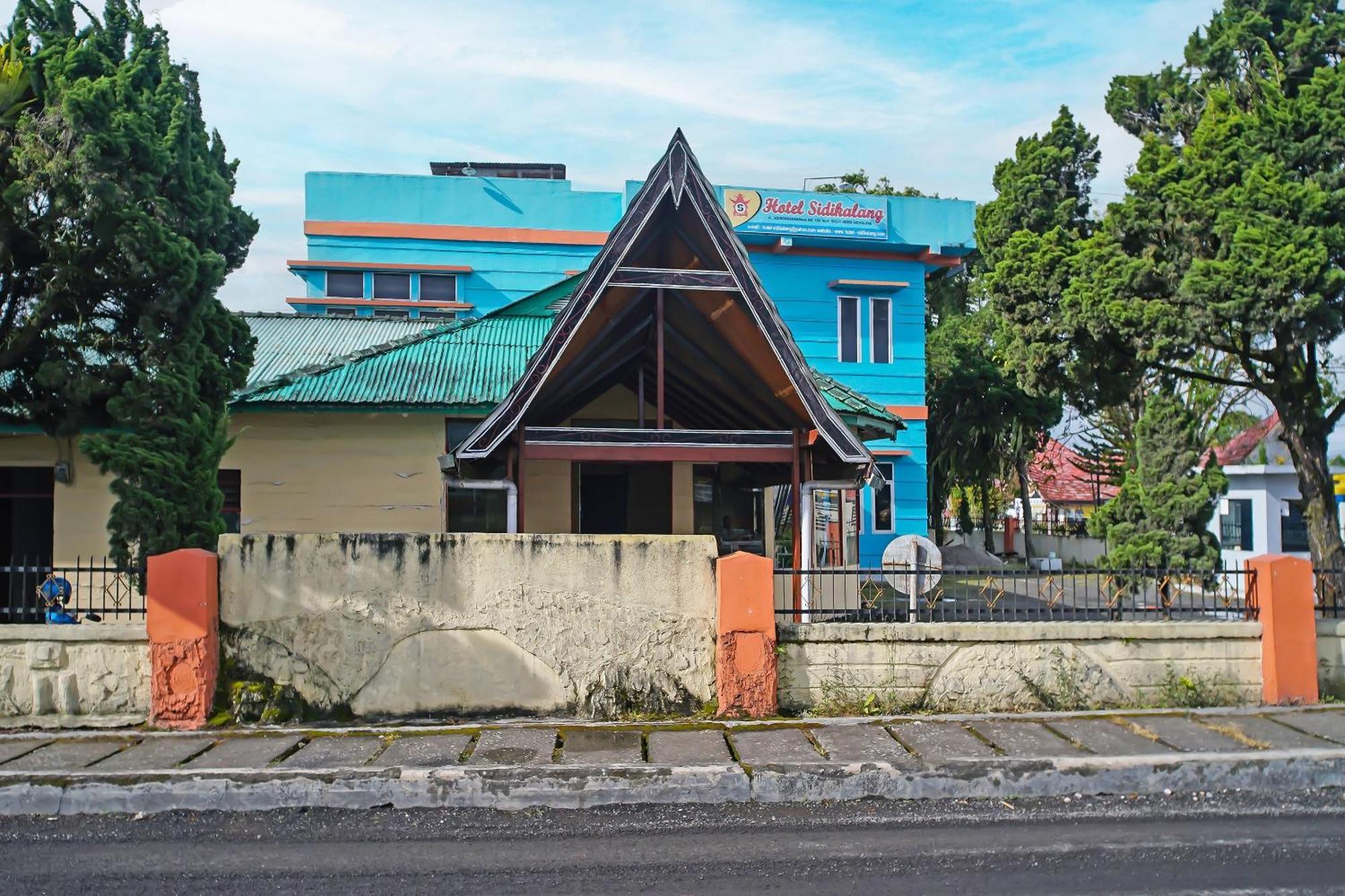 Oyo 92577 Hotel Sidikalang Near Kejaksaan Negeri Dairi Dış mekan fotoğraf