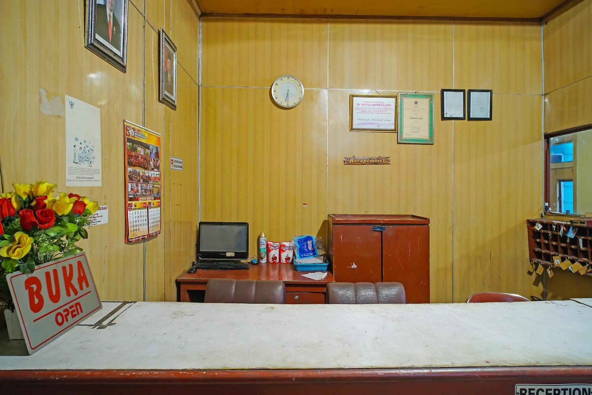 Oyo 92577 Hotel Sidikalang Near Kejaksaan Negeri Dairi Dış mekan fotoğraf