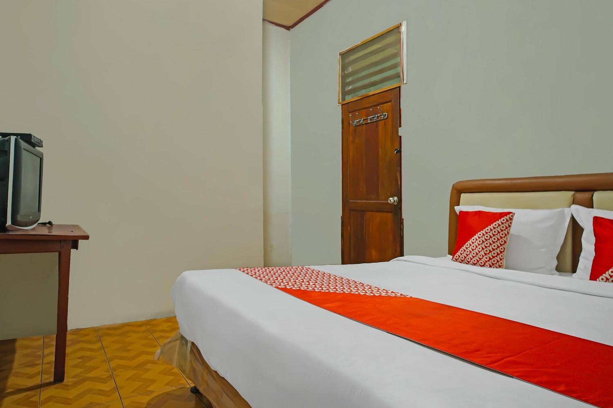 Oyo 92577 Hotel Sidikalang Near Kejaksaan Negeri Dairi Dış mekan fotoğraf