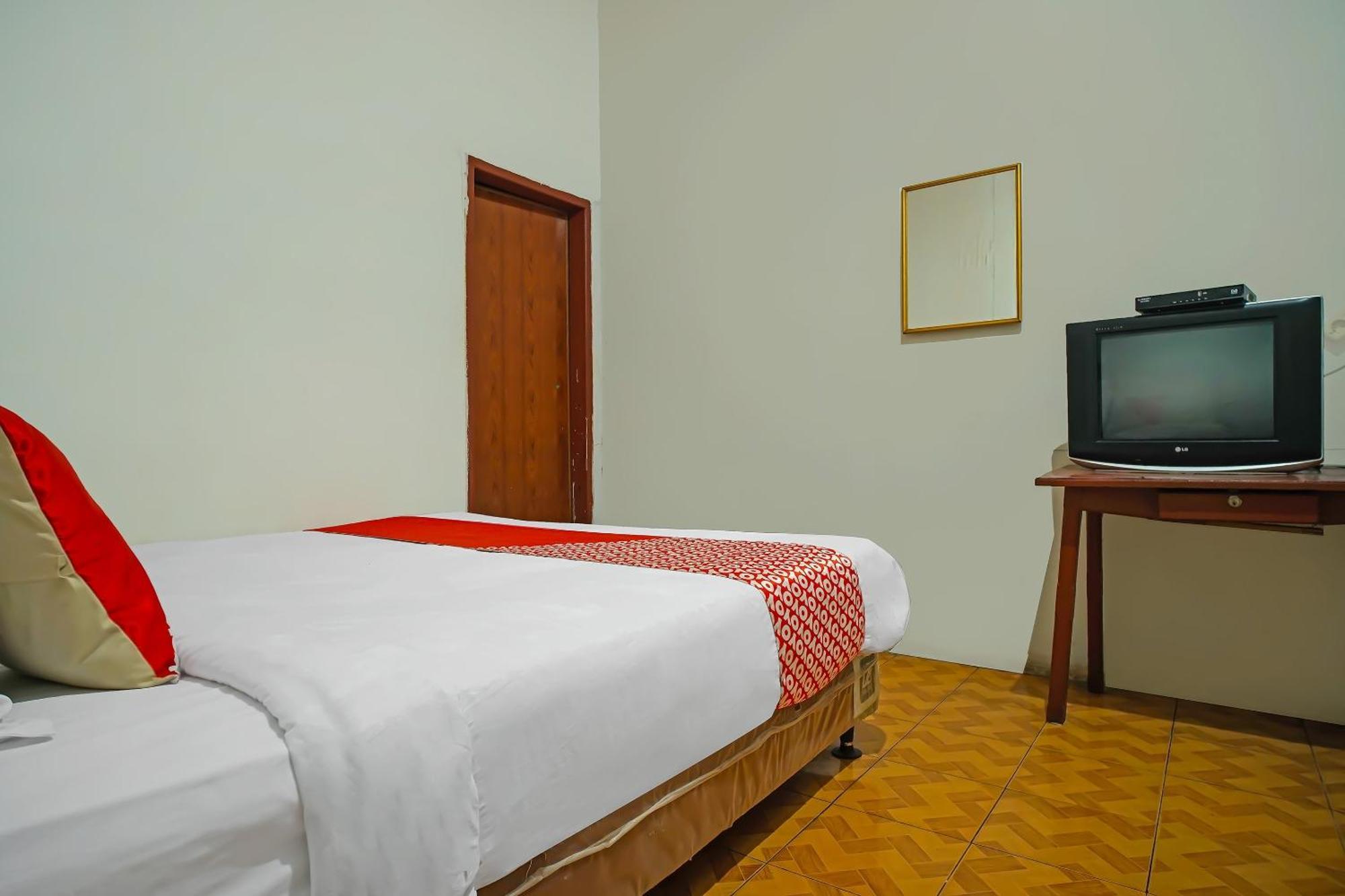 Oyo 92577 Hotel Sidikalang Near Kejaksaan Negeri Dairi Dış mekan fotoğraf