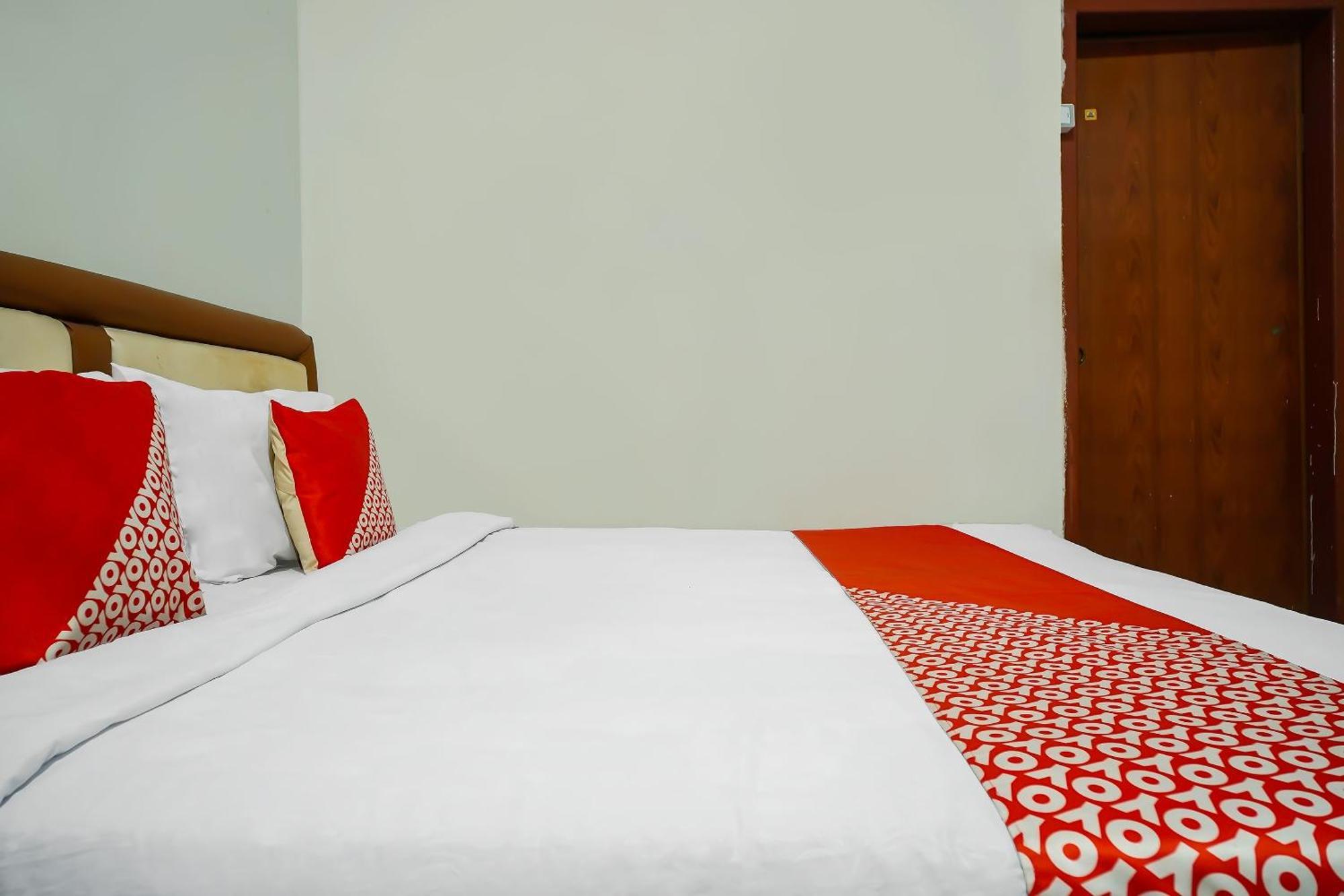 Oyo 92577 Hotel Sidikalang Near Kejaksaan Negeri Dairi Dış mekan fotoğraf