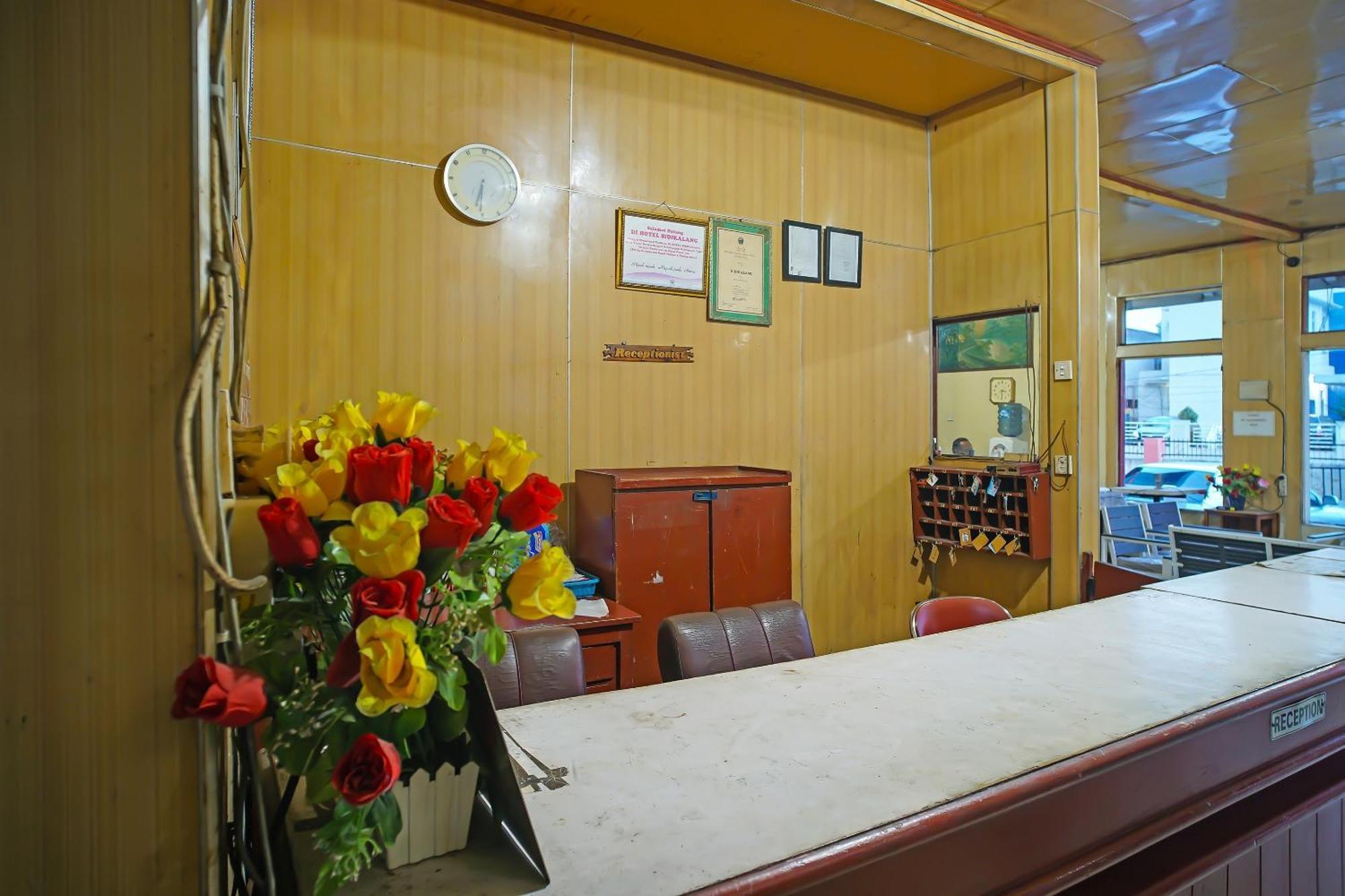 Oyo 92577 Hotel Sidikalang Near Kejaksaan Negeri Dairi Dış mekan fotoğraf