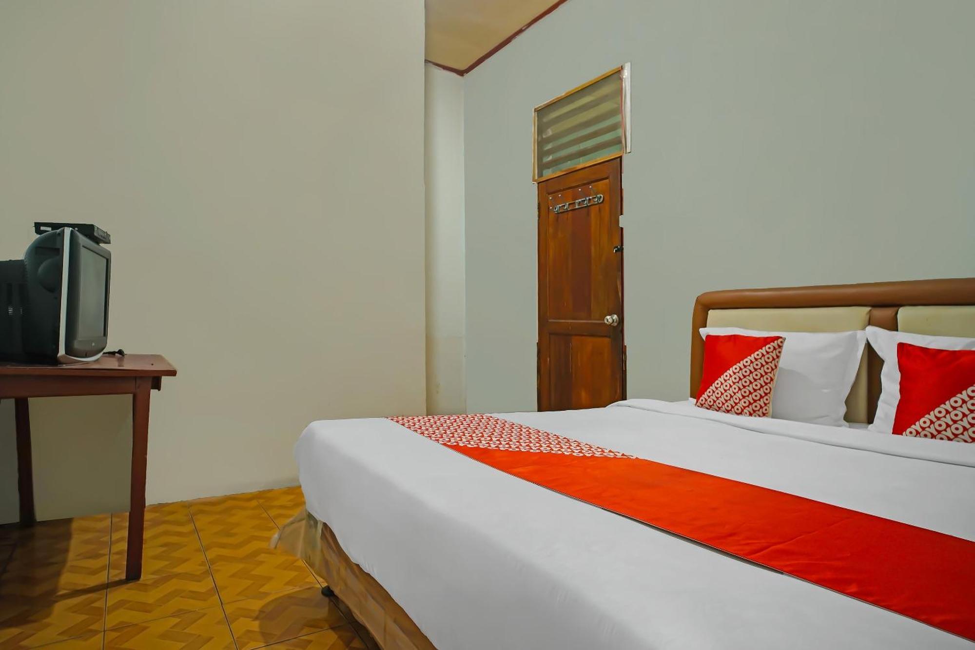 Oyo 92577 Hotel Sidikalang Near Kejaksaan Negeri Dairi Dış mekan fotoğraf